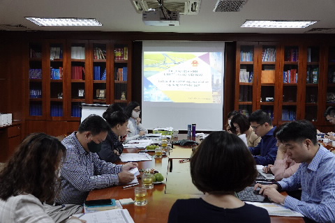P:\NĂM 2021\5. TIN BÀI\PHÒNG BÁO CHÍ\8. Trần Thị Thúy Ngà\Tháng 3\2503_PV anh Long\Lam viec voi SP.JPG