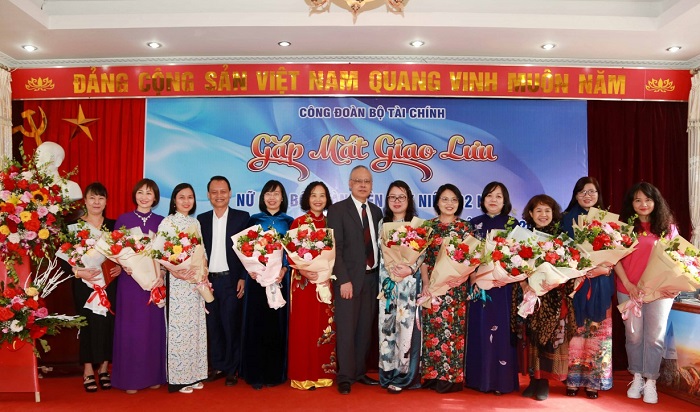 Chùm ảnh Công đoàn Bộ Tài chính gặp mặt nhân dịp kỷ niệm 92 năm thành lập Hội Liên hiệp Phụ nữ Việt Nam